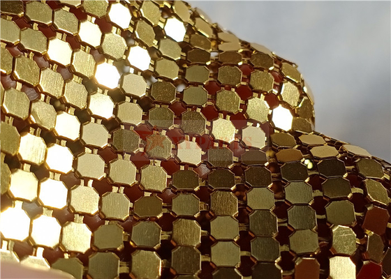 Tissu 4x4mm de paillette en métal de couleur d'or utilisés en tant que rideaux en diviseur de pièce
